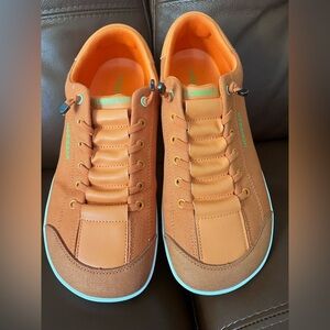 NWOB Hobibear Barefoot Minimalist Unisex Shoe, Orange, 43